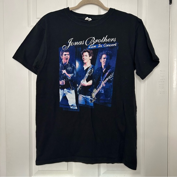 Jonas Brothers Live in Concert Tour 2010 Shirt - Picture 1 of 6